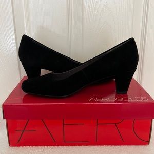 Aerosols, black suede pump